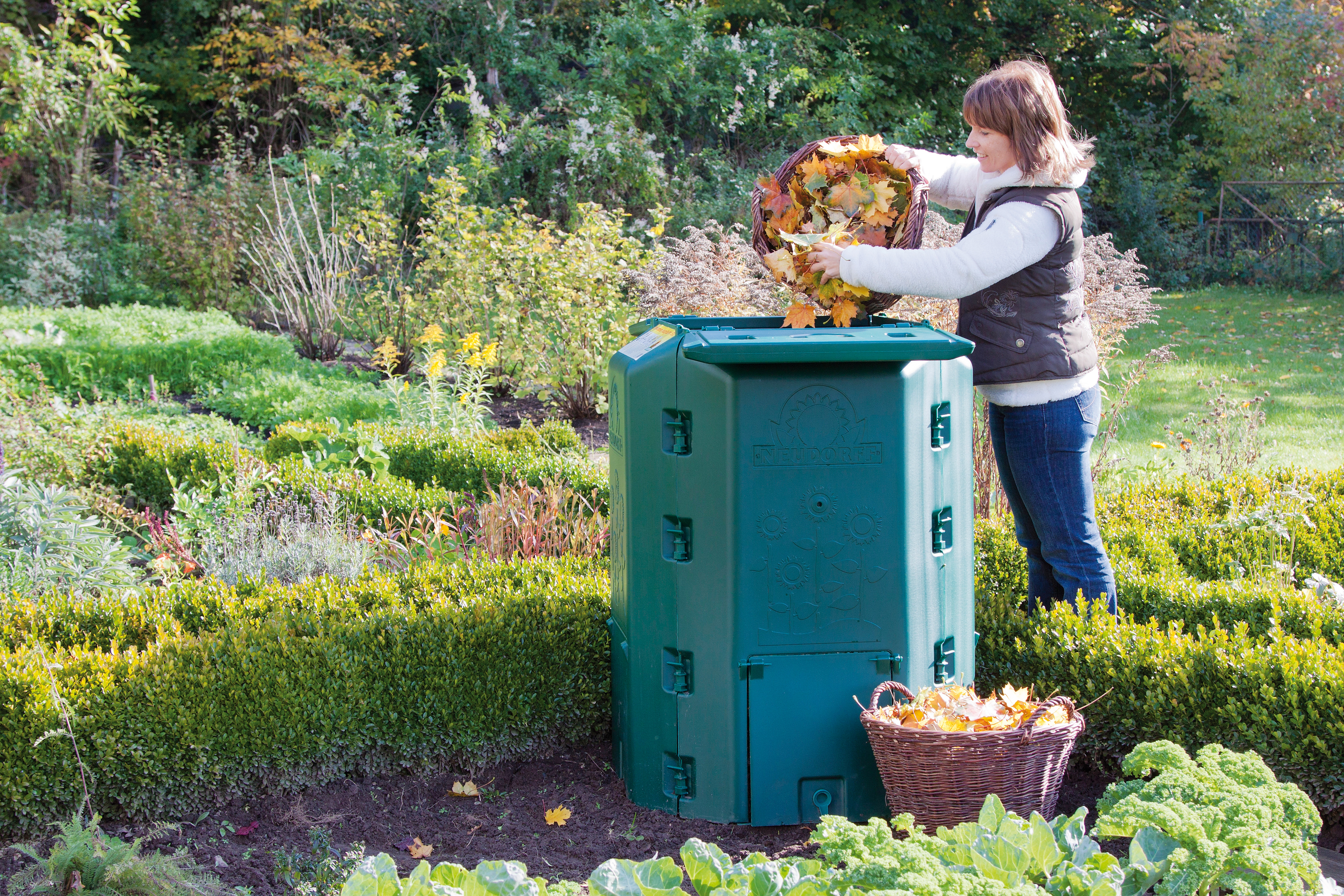 Herbstlaub im Komposter Herbstlaub im Komposter
